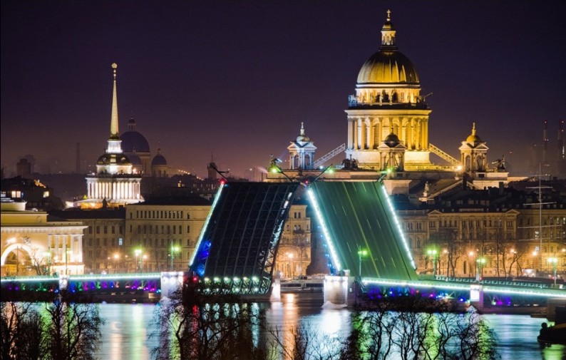 Санкт-Петербург - разводные мосты и Аврора